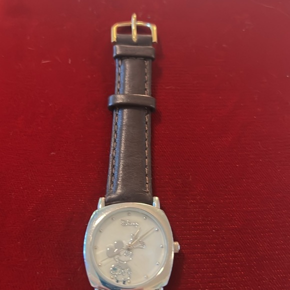 Vintage Disney Mickey Mouse Watch - Picture 3 of 4